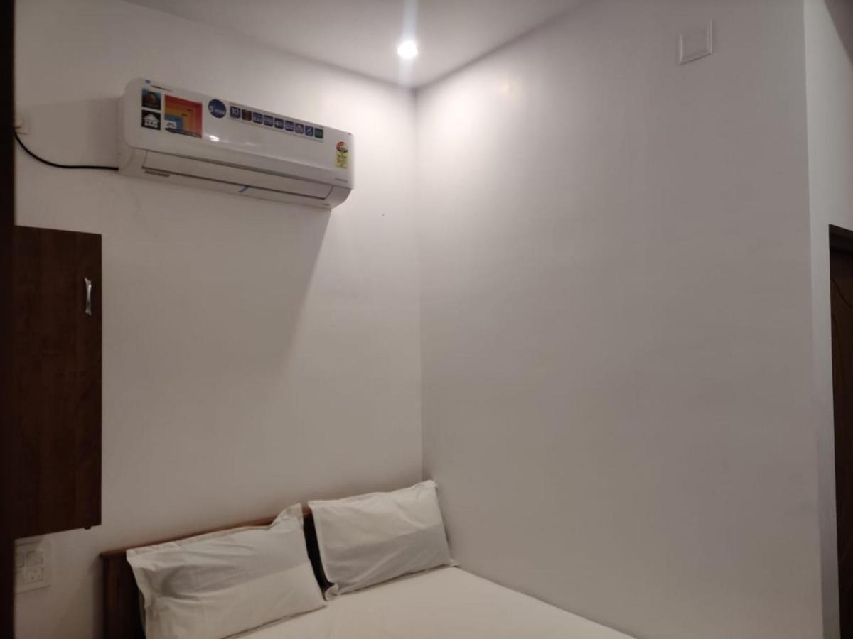 Sri Balaji Lodging Hotel Tiruchchendur Luaran gambar