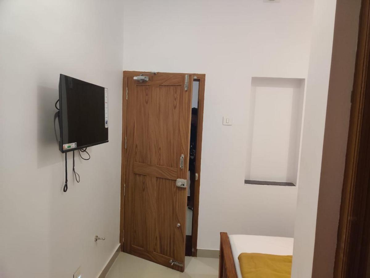 Sri Balaji Lodging Hotel Tiruchchendur Luaran gambar