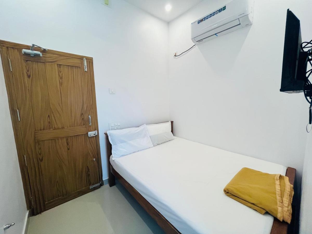 Sri Balaji Lodging Hotel Tiruchchendur Luaran gambar